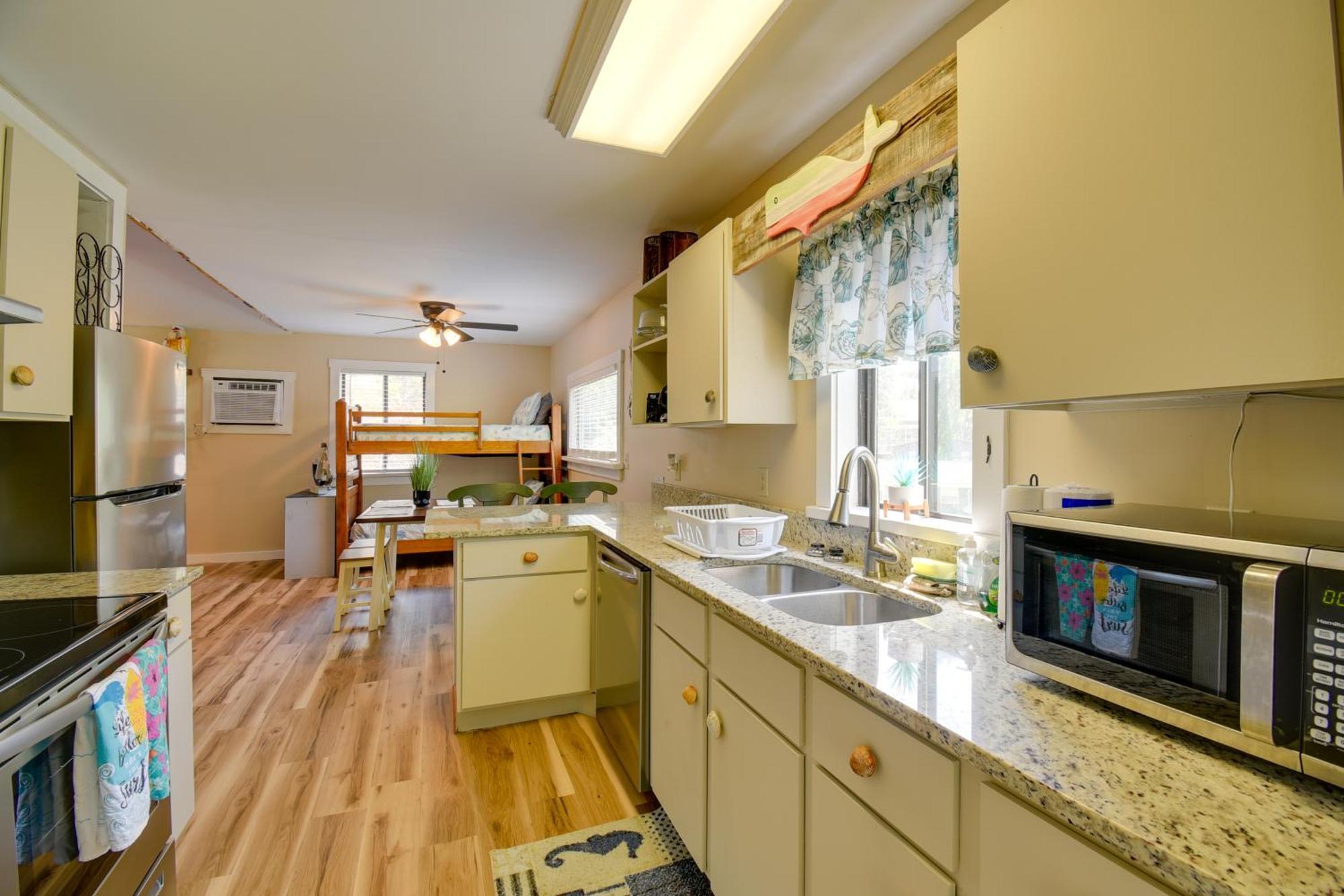 Ocean Isle Apartment With Balcony, 1 Mi To Beach! Оушън Айл Бийч Екстериор снимка