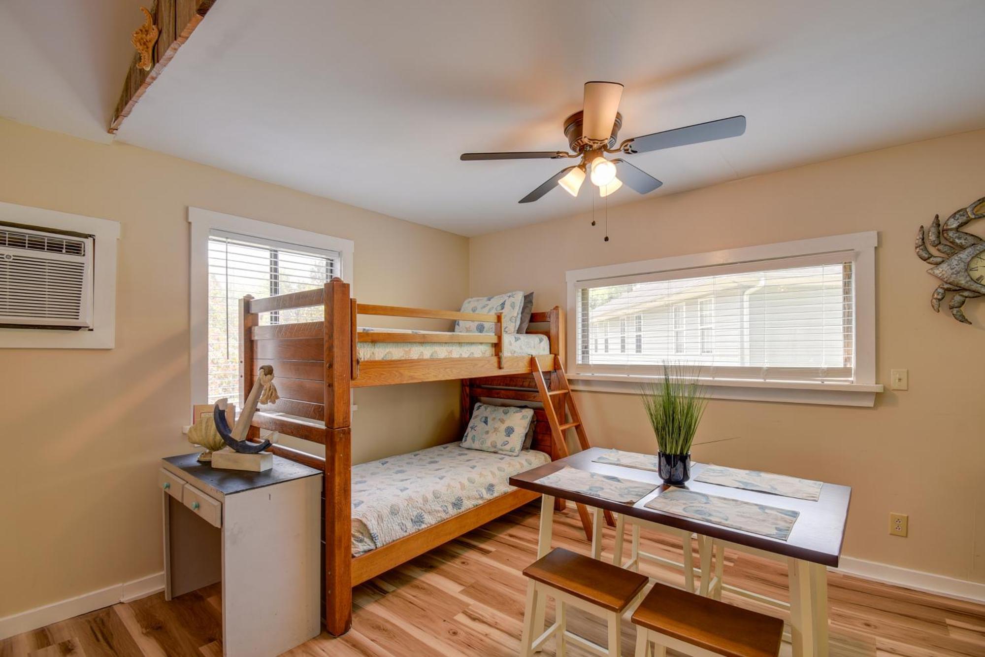 Ocean Isle Apartment With Balcony, 1 Mi To Beach! Оушън Айл Бийч Екстериор снимка