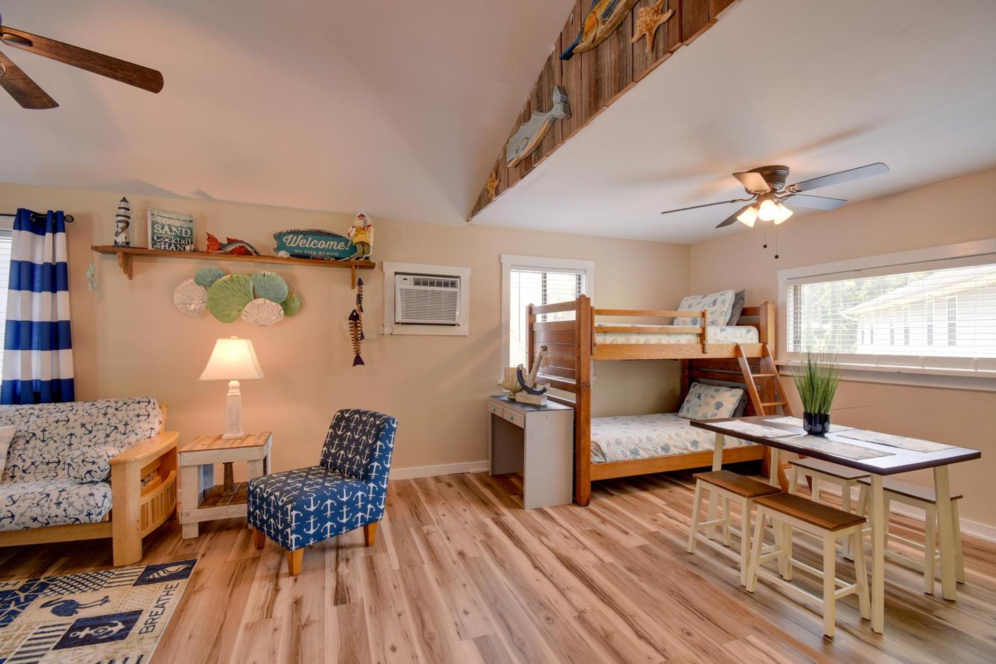 Ocean Isle Apartment With Balcony, 1 Mi To Beach! Оушън Айл Бийч Екстериор снимка